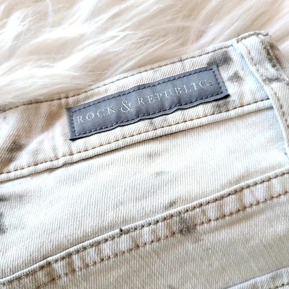 ROCK & REPUBLIC JEANS~NWOT ~🎊HP🎊 - Picture 8 of 8